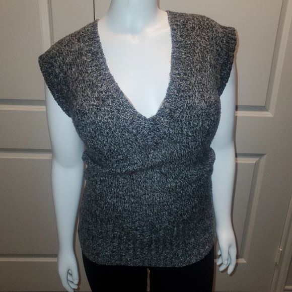 Exhilaration grey vneck sweater vest size small - Picture 5 of 11